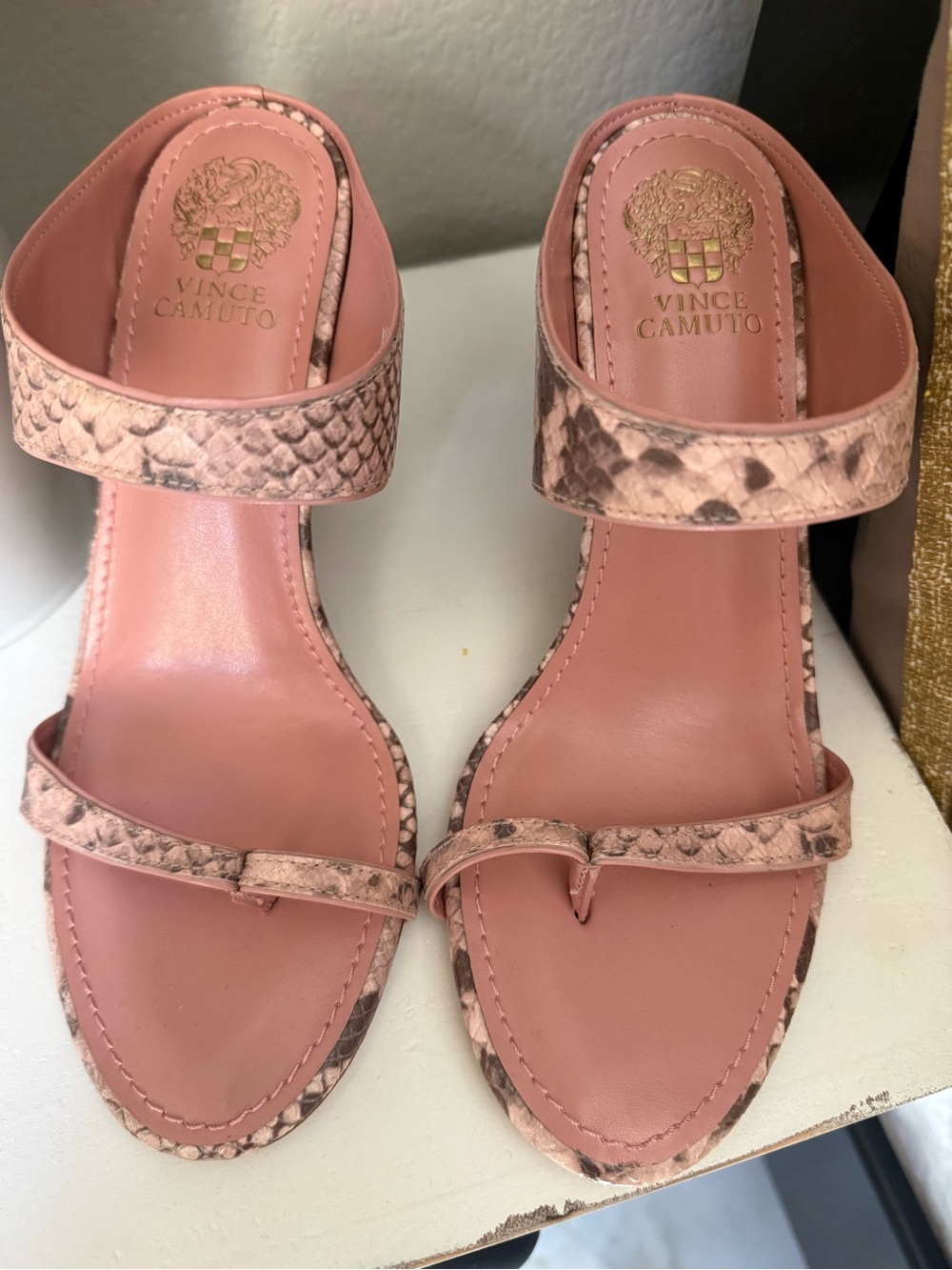 NWOT Vince Camuto Pink Snake-Print Toe Loop Sandals